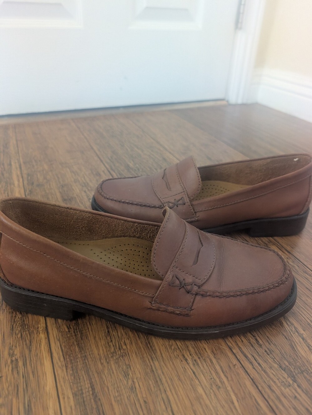 Classic Vintage Brown Women's Penny Loafers Weejuns G.H Bass